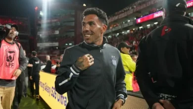 Carlos Tevez celebrando la victoria de Talleres ante Independiente