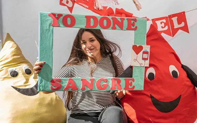 Voluntarios donando sangre en un hospital de Córdoba