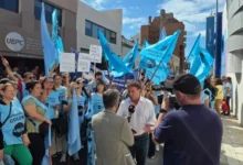 Docentes cordobeses marchando en la ciudad de Córdoba