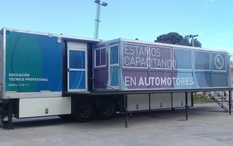 Aula móvil en una localidad de Córdoba