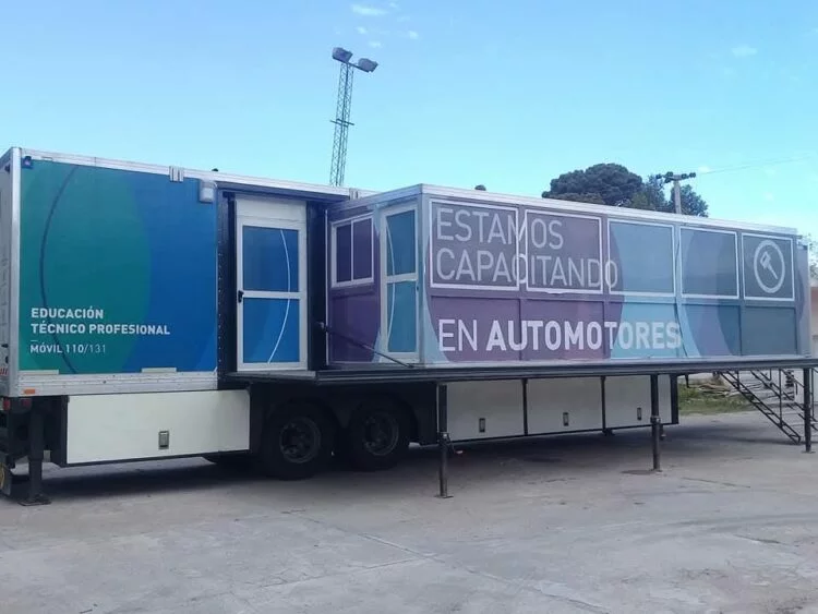 Aula móvil en una localidad de Córdoba