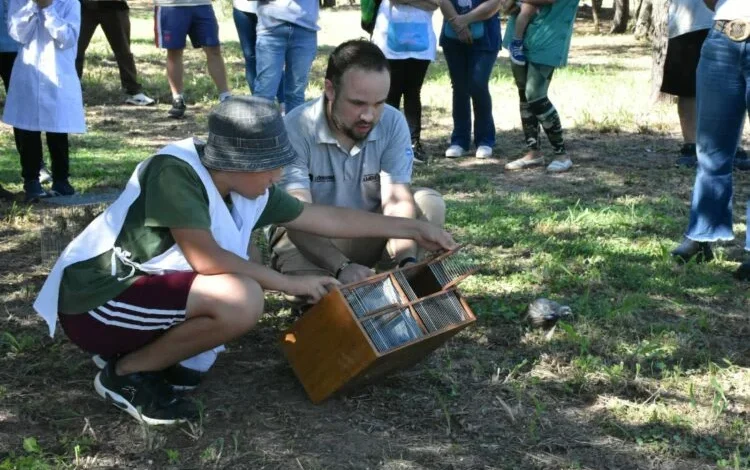 Animales silvestres siendo liberados en Bahía de Ansenuza