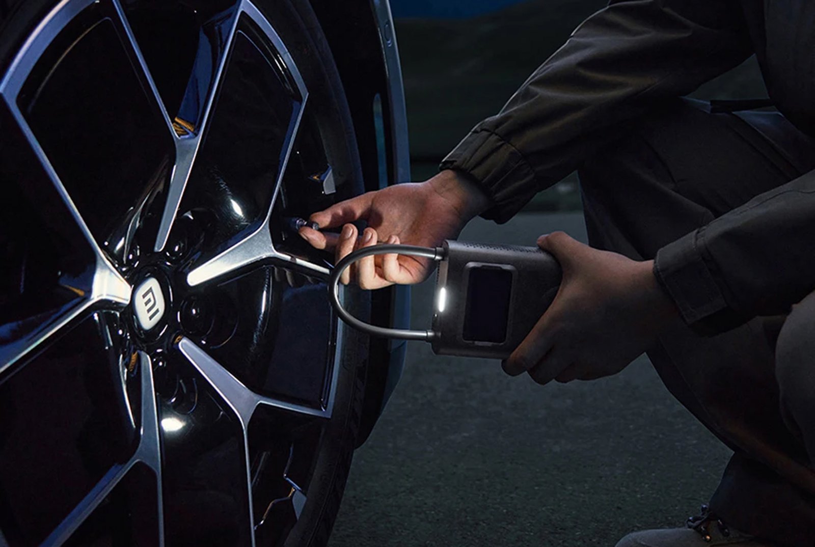 Imagen del Compresor Portátil de Xiaomi en acción