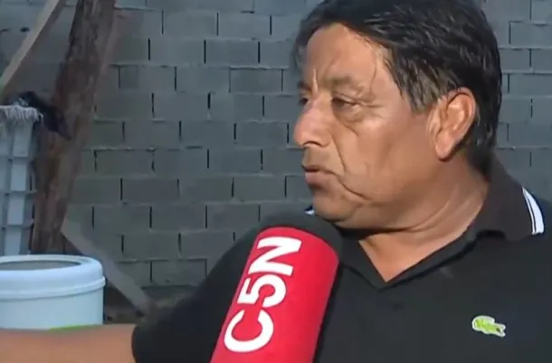 Imagen de la Niña E y su abuelo