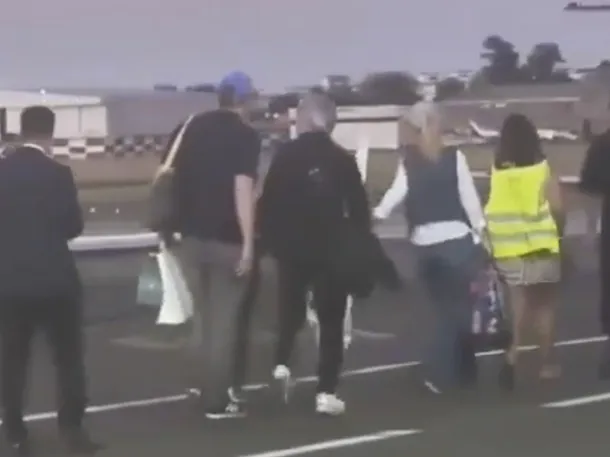 Manuel Adorni en un evento público