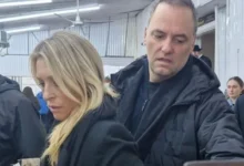 Manuel Adorni y su esposa Bettina Angeletti en Nueva York