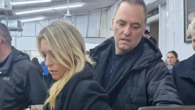 Manuel Adorni con su esposa Bettina Angeletti en Nueva York