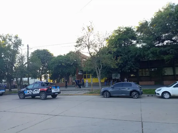 Imagen de una escuela en San Cristóbal, Santa Fe, después del ataque