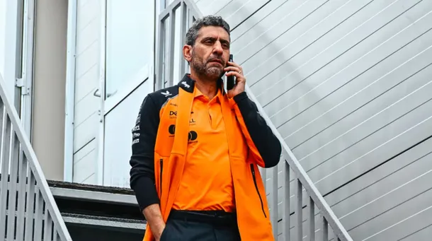 Andrea Stella, jefe de McLaren, durante una sesión de la Fórmula 1