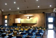 Imagen de estudiantes y docentes en protesta