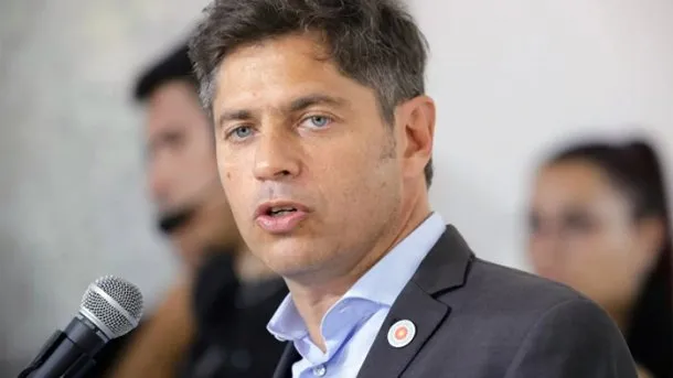 Axel Kicillof sonriendo después de conocer el fallo a favor de Argentina en el caso YPF