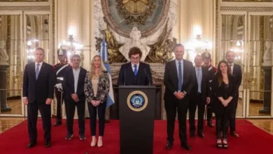 Imagen del presidente Javier Milei preparándose para su cadena nacional