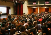 Imagen de una persona sonriendo, representando la salud mental