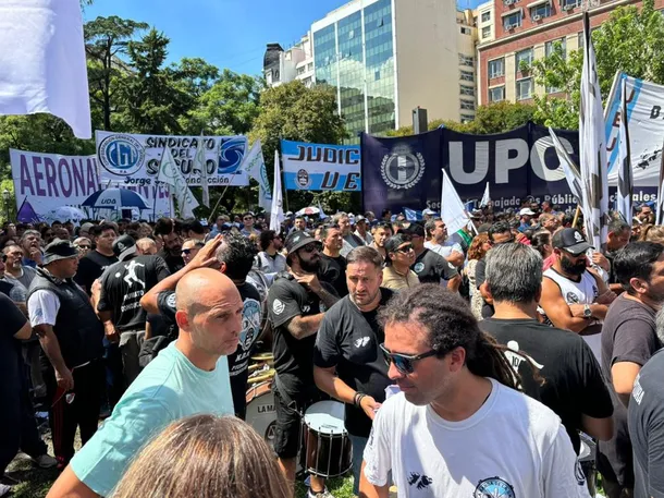 La CGT se moviliza hacia el Palacio de Tribunales para acompañar la presentación judicial contra la reforma laboral