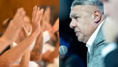 Imagen de un estadio de fútbol vacío, con la frase 'Paro en el fútbol argentino' escrita en la grada