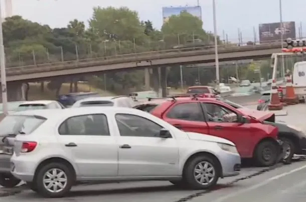 Imagen de un choque múltiple en la autopista Panamericana