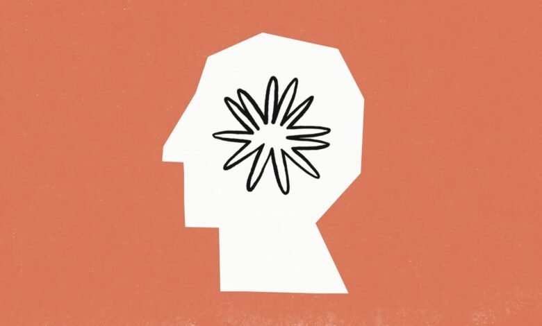 Imagen de una persona utilizando una computadora con Claude en la pantalla