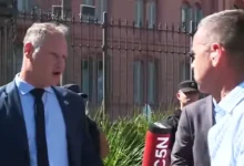 Imagen de la Plaza de Mayo durante el incidente entre el Comisario y el periodista