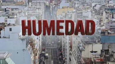 Imagen de una ciudad con niebla y humedad