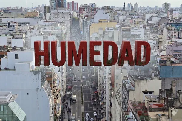 Imagen de una ciudad con niebla y humedad