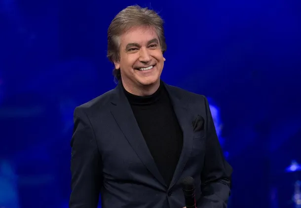 Dante Gebel en un acto político