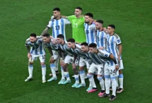 Imagen de Germán Pezzella y Ángel Di María con un mensaje de apoyo al Día de la Memoria