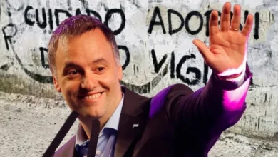 Manuel Adorni y su esposa Bettina Angeletti en Nueva York