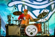 Daniel Buira en escena con Los Piojos