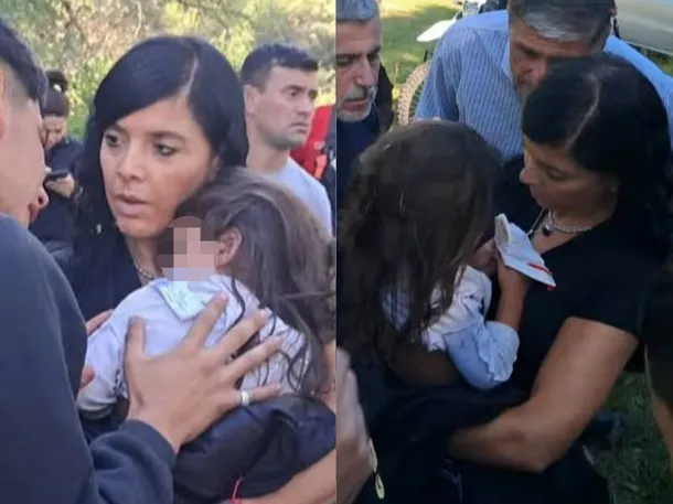 Esmeralda abrazada por su madre después de ser encontrada