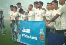 La Selección Argentina posa con remeras en apoyo a Foyth y Panichelli