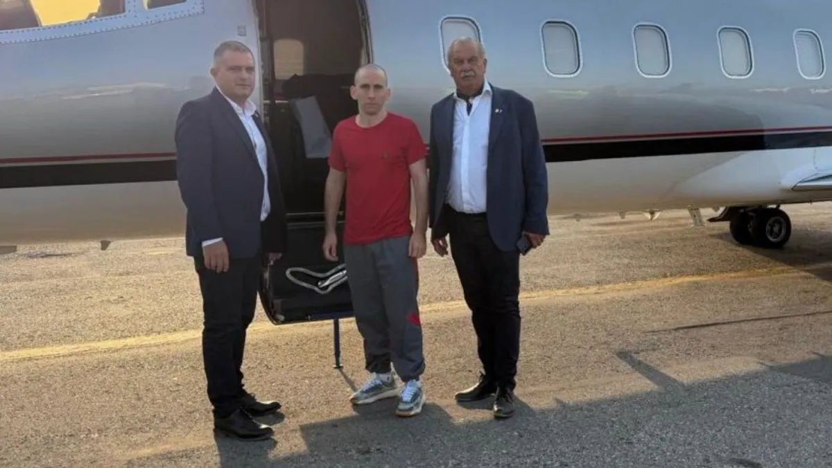 Nahuel Gallo sonríe en una cena familiar después de su recuperación