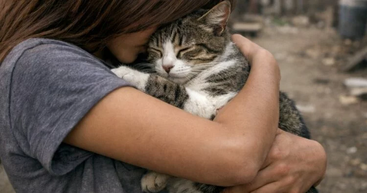 Foto de Guadalupe, una adolescente sonriente con una mirada llena de esperanza