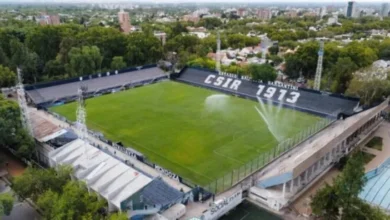 Imagen de los jugadores de River y Independiente Rivadavia en el campo de juego