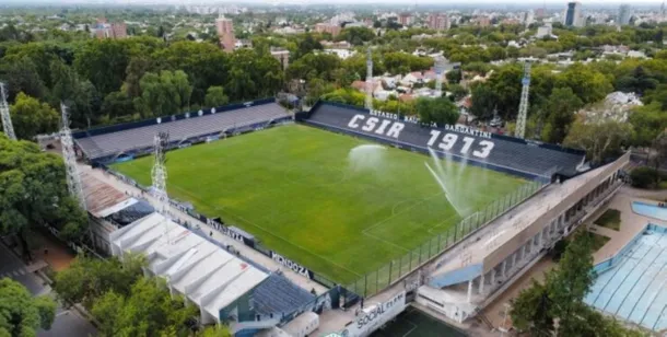 Imagen de los jugadores de River y Independiente Rivadavia en el campo de juego