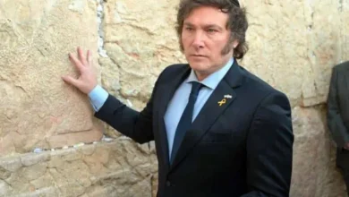 Javier Milei durante una visita al Muro de los Lamentos