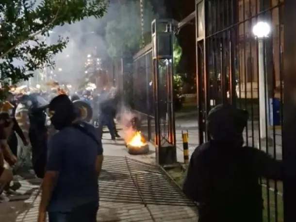 Protesta de la Policía de Jujuy frente a la Casa de Gobierno