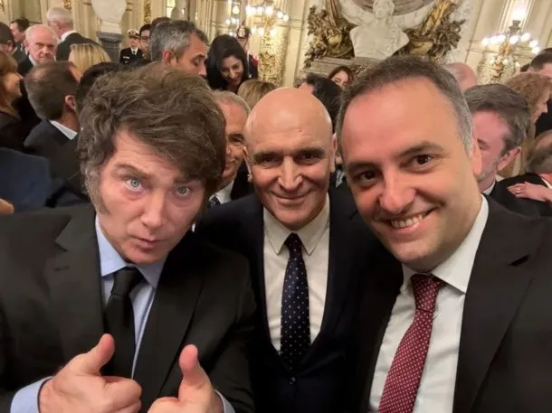 Amalia Granata y Manuel Adorni en medio del escándalo de los vuelos privados