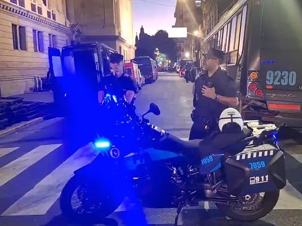 Imagen de la manifestación afuera del Congreso por la Ley de Glaciares