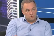 Manuel Adorni en una conferencia de prensa