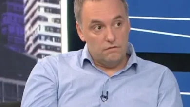 Manuel Adorni en una conferencia de prensa