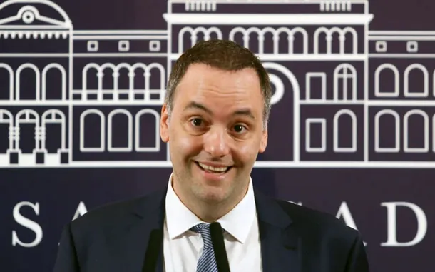 Manuel Adorni y su esposa en Nueva York