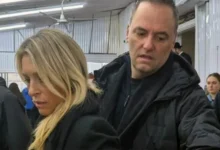 Manuel Adorni y su esposa Bettina Angeletti