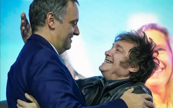 Javier Milei y Manuel Adorni en la inauguración del centro de formación en La Paternal