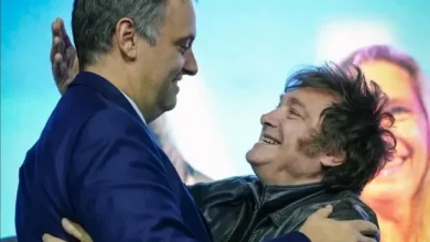 Javier Milei y Manuel Adorni en una reunión en la Casa Rosada