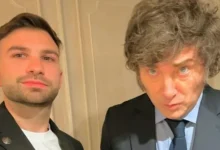 Mauricio Novelli y Javier Milei en una charla presencial