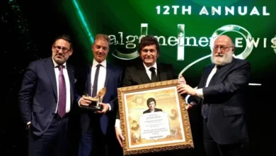 Javier Milei durante una visita al Muro de los Lamentos