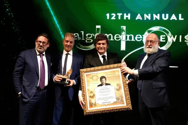 Javier Milei durante una visita al Muro de los Lamentos