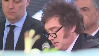 Javier Milei en la ceremonia conmemorativa por el atentado a la Embajada de Israel