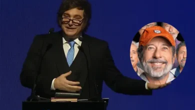 Javier Milei hablando en un evento en Tucumán