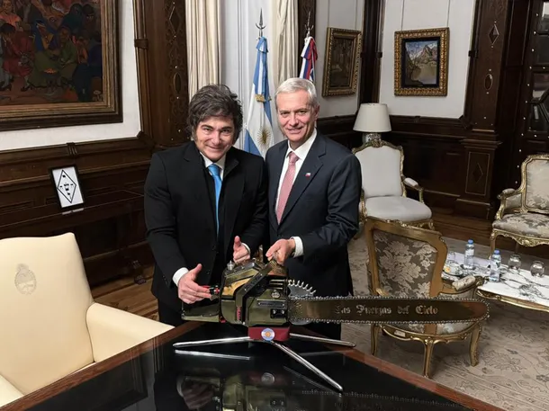Javier Milei y José Antonio Kast en la ceremonia de asunción